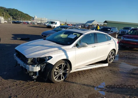 2020 Ford Fusion Titanium z USA, uszkodzony, nr VIN 3FA6P0K93LR123819